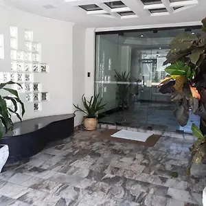 ótima Localização, Com Estacionamento, Ar Condicionado, Wi-fi E Netflix! 400 Metros Da Praia! Apartamento Balneário Camboriú